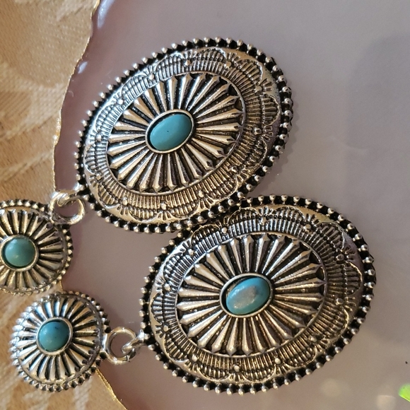 ⚡️ Antique Silver Southwest Dangle Earrings - Picture 4 of 5